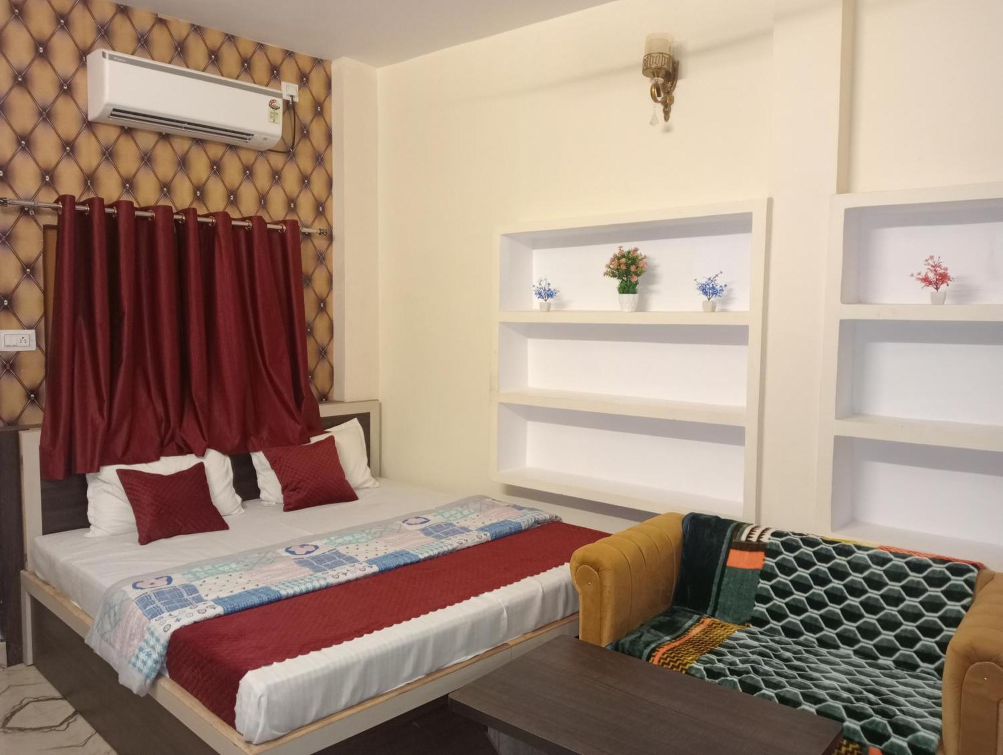 Rudra Guest House - Varanasi — Photos 1